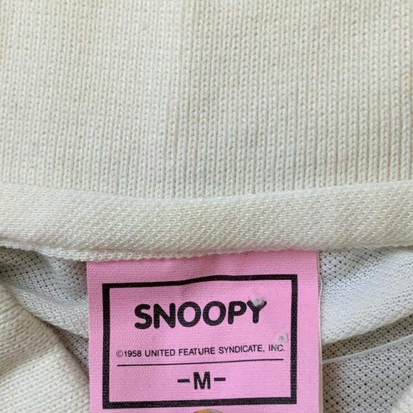 UNITED FEATURE SYNDICATE Snoopy Cream Polo Short Sleeve Men’s Size Medium NEW - Picture 5 of 12